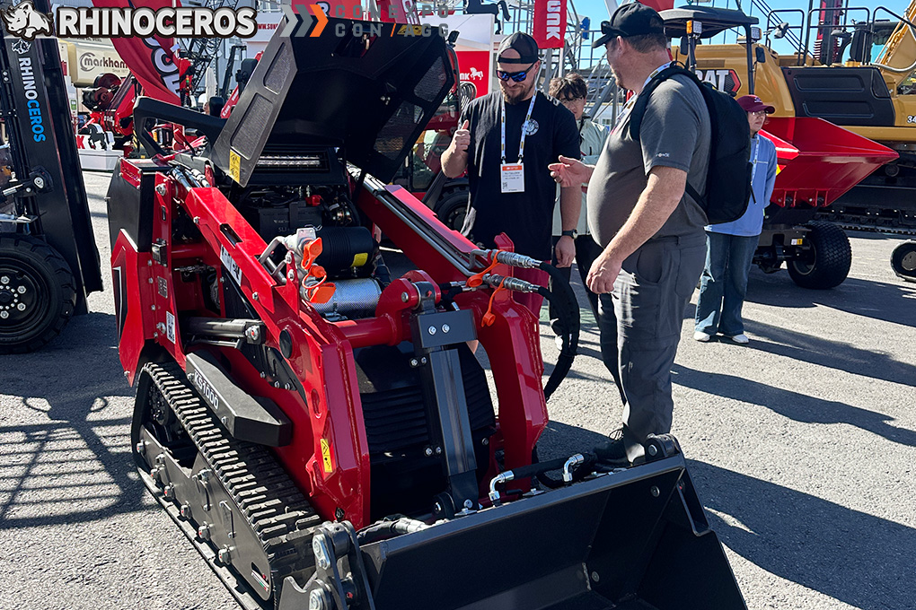 Rhinoceros KS1000 жүк тиегіші мен KS627 жүк көтергіші CONEXPO 2026 көрмесіне келушілерді тартады.